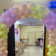 A simple and sweet balloon archway to welcome guests. The soft pastel colors are perfect for a child's birthday party, creating a cheerful and inviting entrance.