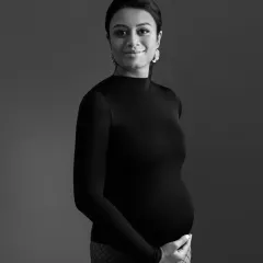 I teach you how to create timeless, elegant maternity portraits that clients will treasure forever. We move beyond standard poses to capture the true strength and grace of motherhood, using lighting and direction to create art that feels both powerful and intimate.