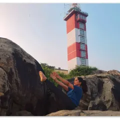 The Teaser is one of the most iconic Pilates exercises, demanding core strength, balance, and control. Here I am practicing it outdoors, connecting the movement with the natural environment.