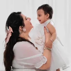 A beautiful mother and daughter moment, filled with laughter and light. Our all-white setup is perfect for creating these bright, angelic portraits that feel both timeless and fresh.