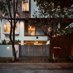 Blurring the boundaries between built space and nature, this contemporary residence harmonizes structural precision with organic warmth. Every detail is meticulously crafted to create a home that is both aesthetically striking and inherently livable.