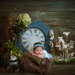 Down the rabbit hole with our very own Alice in Wonderland. This whimsical setup features a vintage clock and storybook elements to create a truly enchanting scene.