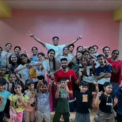 The full group, including kids and adults, after a successful dance workshop. We hope to host even bigger ones in the future.