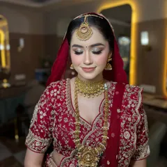 A beautiful, happy bride ready for her wedding. We went with a soft, shimmery eye and a flawless base to complement her traditional red lehenga and gold jewellery, a perfect look for a morning ceremony.