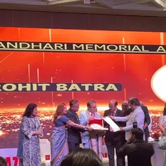 Receiving the award on stage was a memorable experience. This recognition fuels my passion for dermatology and for providing the best possible care to my patients.