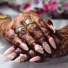 A stunning Karwa Chauth nail set created by one of our students. The long, elegant shape and intricate 3D details are perfect for this festive occasion.