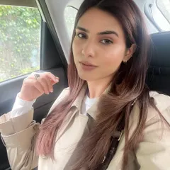 A car selfie showing off my new hair color post-Garnier collaboration. The natural light from the window highlights the tones and shine of the hair, providing an authentic "after" shot.