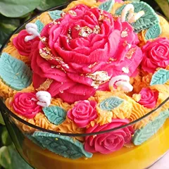 My Rose Garden jar candle features intricately detailed wax roses and leaves, finished with a touch of gold foil. This is a large, multi-wick candle that serves as a stunning piece of decor.