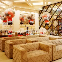 A wide shot of the lounge seating at a car-themed party, with themed balloon centerpieces creating a cohesive look throughout the space.