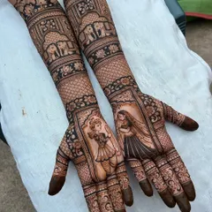 This design features classic portraits of the bride and groom, framed by traditional motifs. The arms are adorned with elephant figures, symbolizing good luck and prosperity.