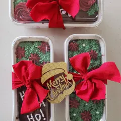 Getting into the festive spirit with my Christmas special rum cakes. Each mini loaf cake is soaked in rum, beautifully decorated, and packed with a bright red bow, making it a perfect holiday gift or a treat for yourself.