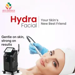 The HydraFacial is your skin's new best friend because it's gentle yet incredibly effective. This image shows the precision of the treatment, which provides strong results in improving skin texture and glow without causing irritation.