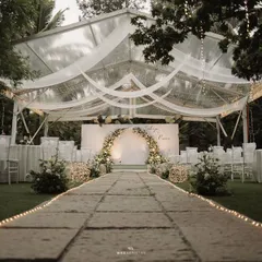 An evening reception under the stars, encased in a beautifully draped clear tent. I focus on creating ambiance, using lighting and elegant florals to craft a romantic, intimate setting for you and your guests to celebrate in style.