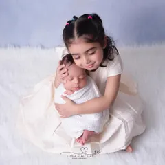 The moment a big sister meets her new best friend is priceless. I always encourage including siblings and family in the session. These are the portraits that tell the story of your growing family and the beautiful bonds being formed.