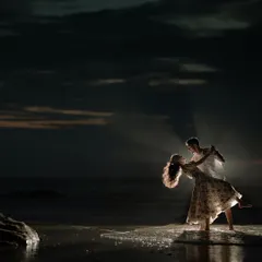 A romantic dance on the shore as twilight sets in. The dramatic lighting and the vastness of the ocean create a truly cinematic and unforgettable pre-wedding portrait.