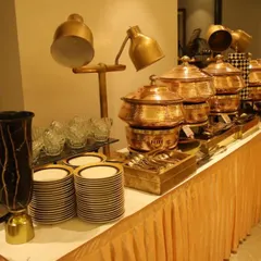 A closer look at the premium copperware I use for my buffet service. These traditional pots not only look beautiful but also keep the food warm throughout the event, ensuring a perfect dining experience.