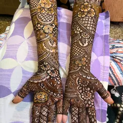 A beautiful example of personalization, with the groom's name written in elegant calligraphy on the bride's palm.