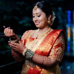 This bride looks absolutely stunning with a soft glam makeup look for her Muhurtham. The focus was on creating glowing skin and defined eyes that beautifully complemented her red and gold silk saree.