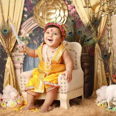 With a morpankh in hand, this little Krishna is full of divine charm. The elaborate set, complete with a throne and a Nandi cow figure, makes for a truly memorable Janmashtami photoshoot.