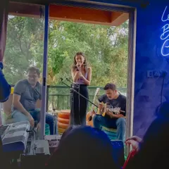 A glimpse into my special project, the Loysum Balcony Concert. It's an intimate house concert setup on my balcony, where we create a cozy, personal atmosphere for artists and music lovers to connect.