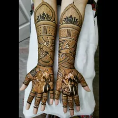 An intimate couple portrait on each palm, framed by beautiful lotus and peacock motifs. This style blends personal portraiture with classic, elegant mehendi patterns.