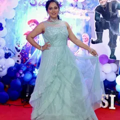 This beautiful mom is ready for her daughter's 5th birthday party. We went for a fresh and elegant party look with a simple hairstyle that complements her lovely gown.