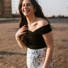 The best portraits come from genuine moments. This candid shot at the Gateway of India captures a moment of pure, uninhibited laughter. My goal is to make you feel so comfortable that your true personality shines right through.