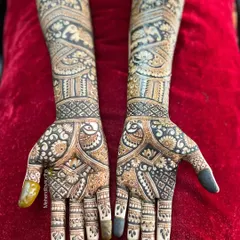 A stunning example of a full coverage bridal design for Pooja. This Indo-Arabic fusion style combines bold, dark-filled areas with delicate, fine-line work, featuring peacocks and elephants.