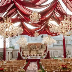 For Naomi and Rakshit's 'Laal Ishq' wedding, we created a royal atmosphere at Fairmont Jaipur. This grand setup features dramatic red draping and magnificent crystal chandeliers, embodying a timeless and luxurious Indian wedding aesthetic.