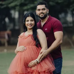 A lovely portrait of the expecting couple. Our gown is designed to be comfortable and flattering, perfect for capturing the beauty of this special time.