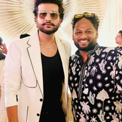 A picture with the stylish and talented singer Yuvraj Hans. It was great to connect with him at this event.