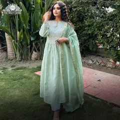 The full look, showing how simple, elegant makeup can perfectly complement a traditional Indian outfit for a polished and graceful appearance.