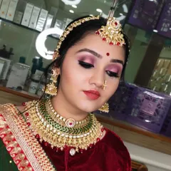 Another shot of this lovely bride, with her eyes closed to show the detail of the eyeshadow.