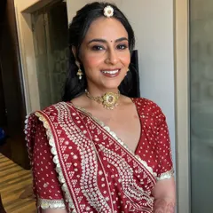 Another beautiful portrait of the engagement look. We pulled this look together quickly, but it's one of my favorites for its fresh and radiant finish.