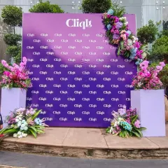 I created this professional backdrop for the brand Cliqit. Using high-quality flex printing ensures your company logo and colors are sharp and vibrant, making it a perfect photo opportunity for any corporate event.