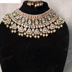 This is the choker portion of set B-06, available for rent on its own. The unique triangular polki stones make it a modern and eye-catching choice.
