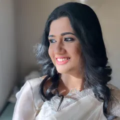 For her daughter's baptism, this client wanted a very natural, "no makeup" makeup look. I focused on evening out her skin tone and adding a soft definition to her eyes and a hint of colour to her lips, paired with simple waves for an elegant and understated result.