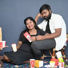 Let's have fun with your pregnancy cravings. This quirky maternity shoot with fast food was a playful way to capture a real part of their journey.