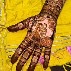 A still shot of the beautiful Karwa Chauth mehendi, showing the intricate details of the couple portrait and the traditional patterns on the fingers.