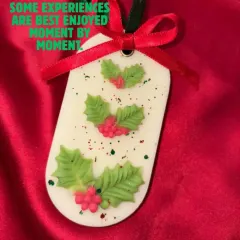 Here is a beautiful wax sachet with a festive holly design, created during one of our holiday workshops. These sessions focus on making small, decorative items that are perfect for gifting or adding a touch of seasonal charm to your home.