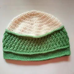 The Sheldon beanie in a refreshing green and cream color combination. The pattern is versatile and works well with color blocking.
