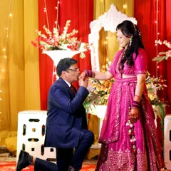 A classic, romantic gesture captured during an anniversary celebration. I help couples relive their special milestones with timeless portraits like this.