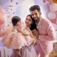 I was so honored to capture Tara's first birthday celebration with her amazing parents, Mahhi and Jay. We created this dreamy 'Twinkle Twinkle Little Star' theme, and every moment was picture-perfect. A first birthday is such a huge milestone, and I love making these memories last a lifetime.