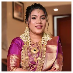 A classic South Indian bridal look for Reshma, drenched in gold. The makeup was kept minimal to let her stunning temple jewelry and Kanjeevaram saree shine, staying true to her personal style for her intimate temple wedding.