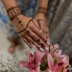 A variation of the celestial theme, this design features a radiant sun motif. The clean lines and minimalist approach make it a sophisticated choice for any modern celebration.