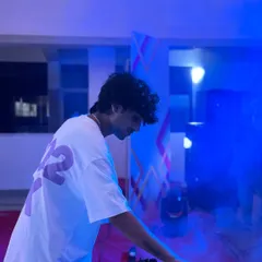 As the set progressed, the lights shifted to a cool blue. The combination of smoke and colored lighting helped transform the space into a true rave environment for the students.