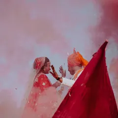 A dramatic Varmala moment enveloped in a cloud of red smoke, adding a modern and theatrical flair to the traditional ceremony.