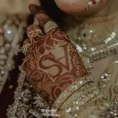 Your mehendi should tell your story. Here, I've woven the couple's initials 'S' and 'V' into the intricate bridal design. It's a special touch that makes your henna uniquely yours.