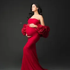 For the mamma who wants to make a statement. This bold red Rosa gown is a client favorite for a reason, it’s pure glamour and confidence, perfect for a powerful pregnancy portrait.