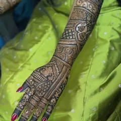 Another stunning full-arm design created during one of my classes. If you're interested in learning, you can join my upcoming batch!